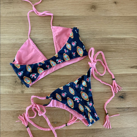 Bikini - Picture 2 of 3